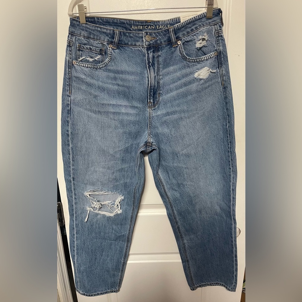American Eagle Mom Straight Jeans